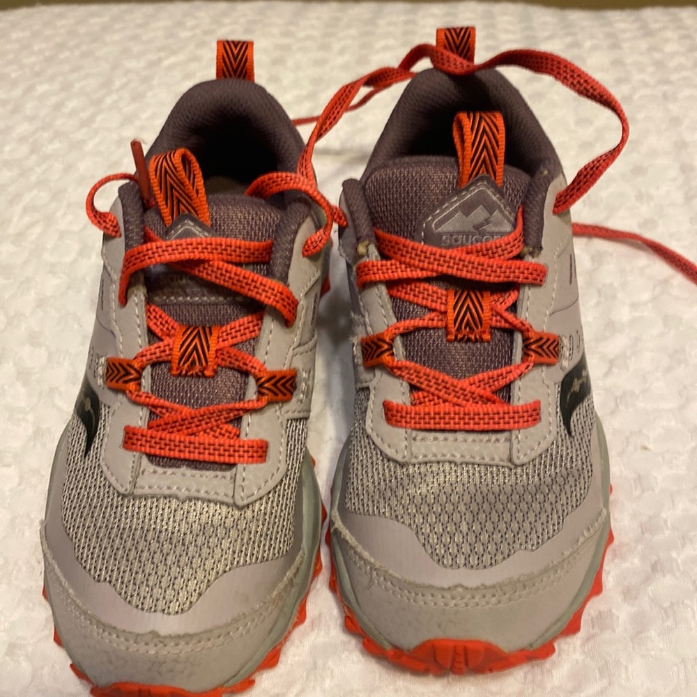 Girls Peregrine 10 Saucony sneakers